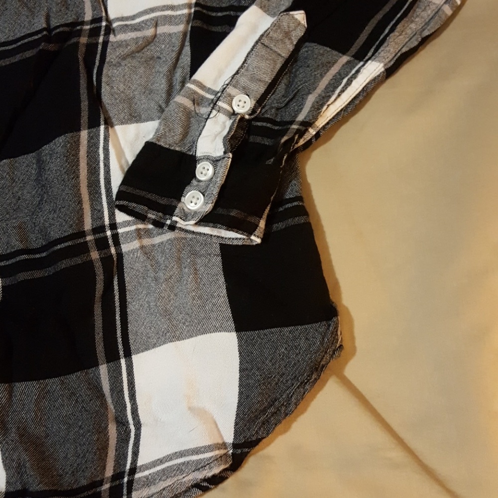 button down shirt - Picture 4 of 6